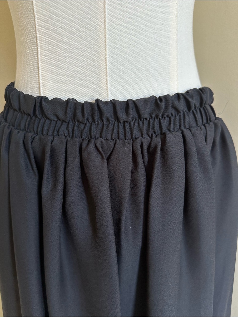 Black Pleated Skirt- Large - Picture 2 of 5